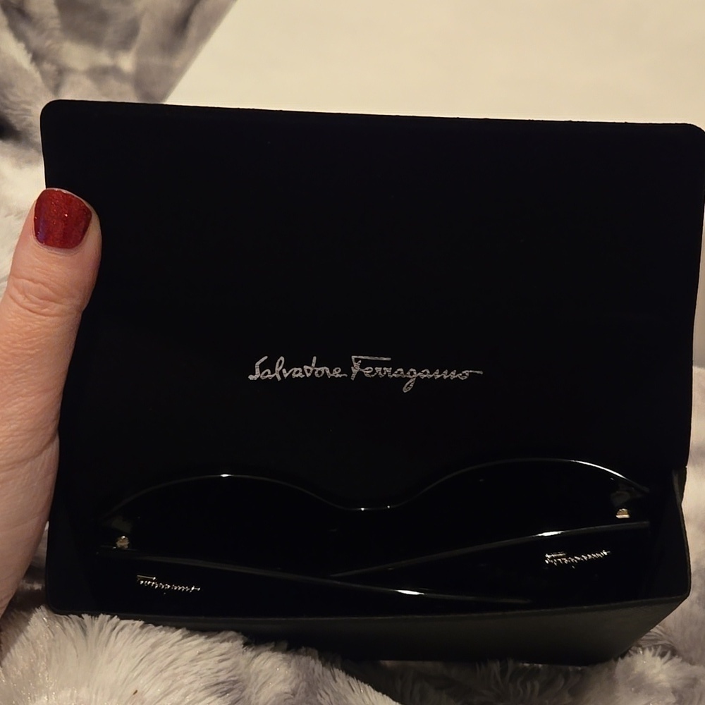 Salvatore Ferragamo Black Cat-Eye Sunglasses Brand New In Case - Picture 11 of 12